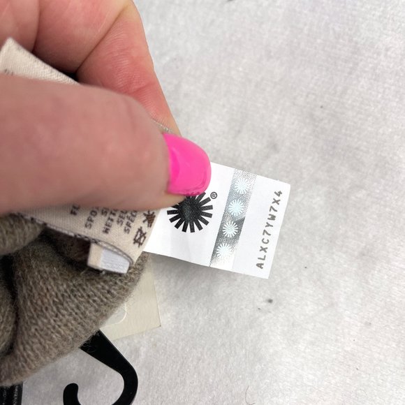 NWT AUC UGG Sheepskin Leather Pom Gloves M - Picture 3 of 8